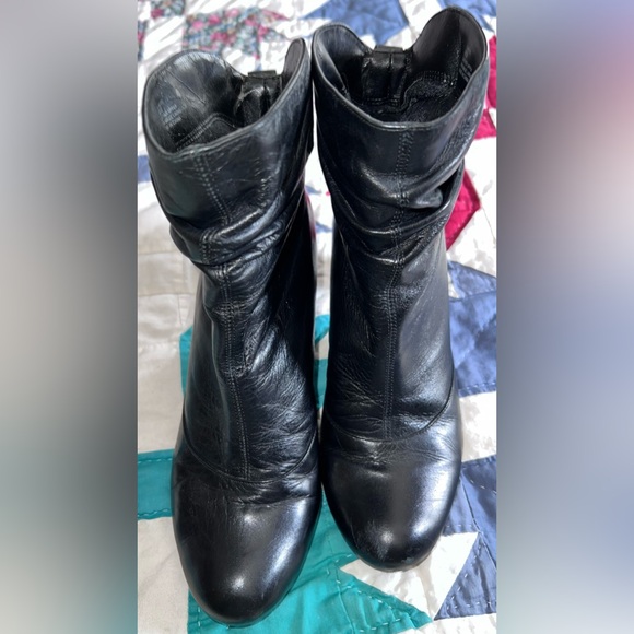 BCBGeneration Slouchy Short Leather Heeled Boots, Black, Size 8, Great Condition - Picture 3 of 16